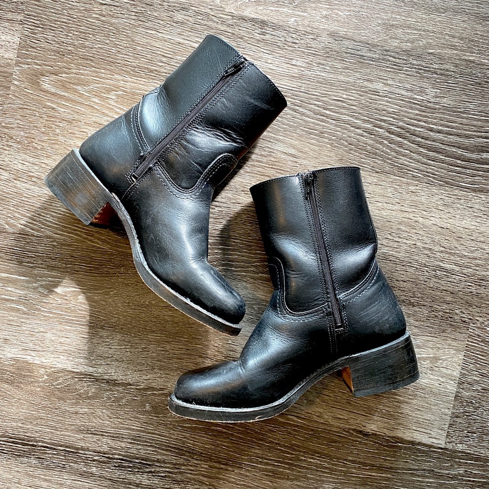 FRYE Square Toe Boot w Side Zip Size 8